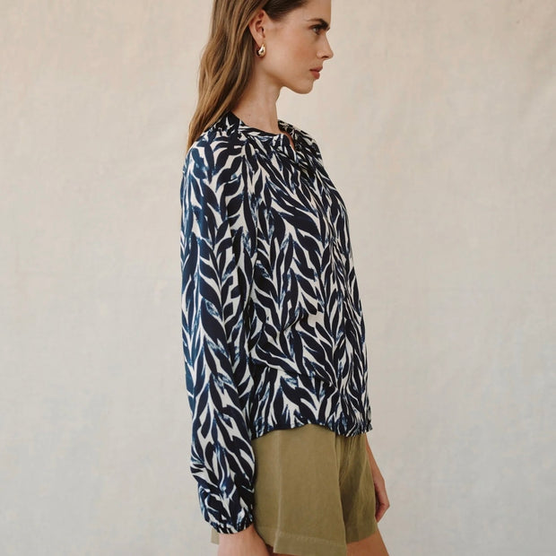 Bella Dahl Long Sleeve Raglan Shirt/ Navy Leaves
