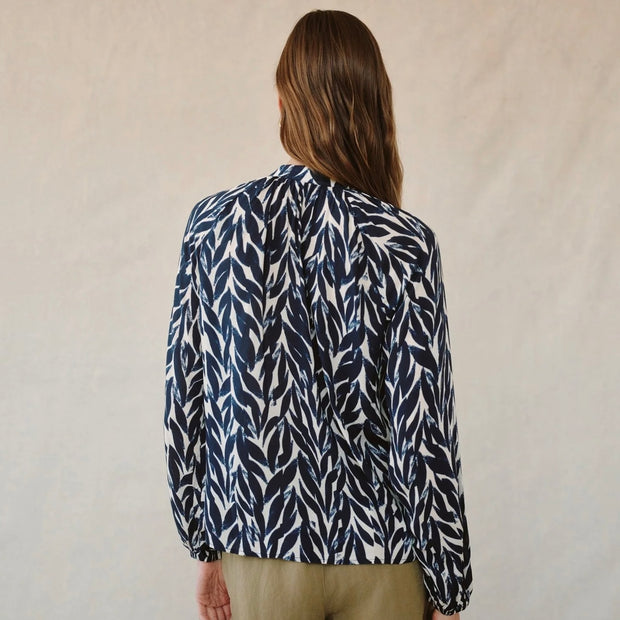 Bella Dahl Long Sleeve Raglan Shirt/ Navy Leaves
